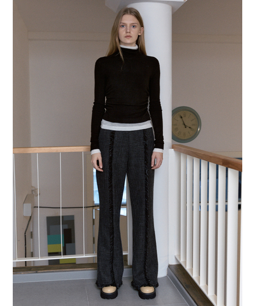 SINOON(シヌーン)の「FRINGE TWEED PANTS(その他パンツ・レディース・ブラック・MEDIUM/SMALL)」の2枚目の写真