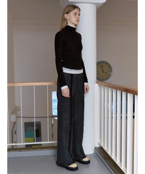 SINOON(シヌーン)の「FRINGE TWEED PANTS(その他パンツ・レディース・ブラック・MEDIUM/SMALL)」の5枚目の写真