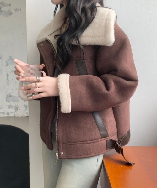 【スエード】襟ボア ジャケット（38） Java（ジャバ）の「《Javaジャバコラボ》ふっくらBigカラー。襟ボア