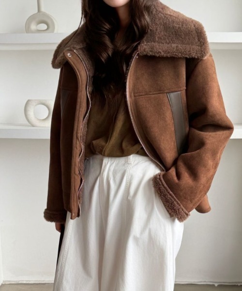 ABITOKYO（アビトーキョー）の「ボア襟ショート丈スエードジャケット（ブルゾン・レディース・ブラウン/モカ・FREE）」の12枚目の写真