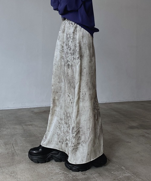 PAGEBOY（ページボーイ）の「サテンナロースカート 【ウエストゴム・ストレスフリー】（スカート・レディース・グレー/ブラック/ホワイト/レッド・FREE）」の12枚目の写真