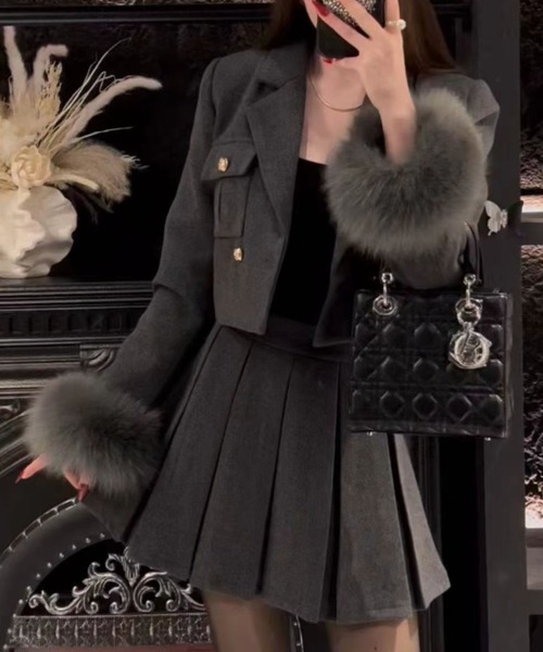 LAC-VERT（ラック・ヴェール）の「ショートジャケット＋プリーツ