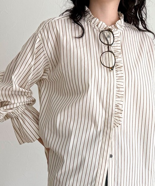 fredy emue（フレディエミュ）の「フリルデザインシャツ（シャツ/ブラウス・レディース・オフホワイト/ブルー系その他/ベージュ系その他・38）」の3枚目の写真