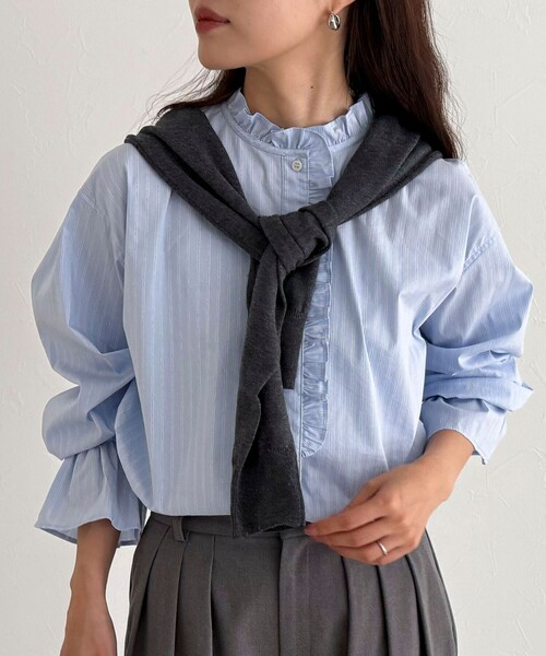 fredy emue（フレディエミュ）の「フリルデザインシャツ（シャツ/ブラウス・レディース・オフホワイト/ブルー系その他/ベージュ系その他・38）」の7枚目の写真
