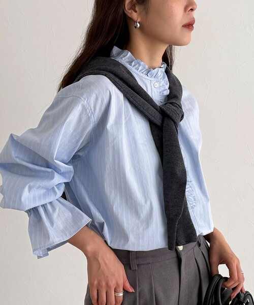 fredy emue（フレディエミュ）の「フリルデザインシャツ（シャツ/ブラウス・レディース・オフホワイト/ブルー系その他/ベージュ系その他・38）」の8枚目の写真