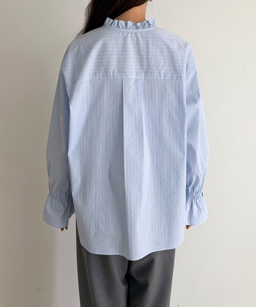 fredy emue（フレディエミュ）の「フリルデザインシャツ（シャツ/ブラウス・レディース・オフホワイト/ブルー系その他/ベージュ系その他・38）」の16枚目の写真