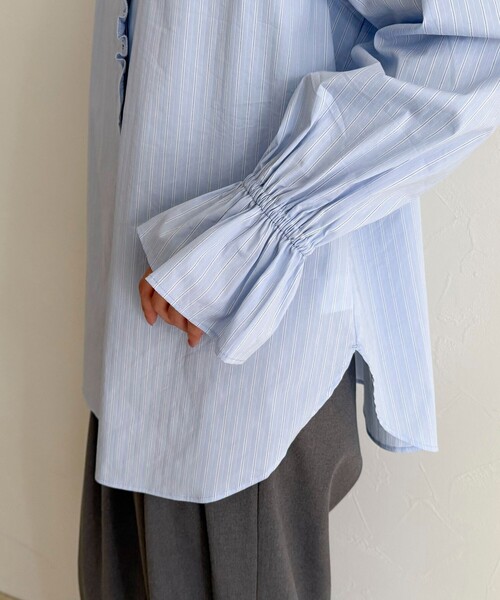 fredy emue（フレディエミュ）の「フリルデザインシャツ（シャツ/ブラウス・レディース・オフホワイト/ブルー系その他/ベージュ系その他・38）」の20枚目の写真