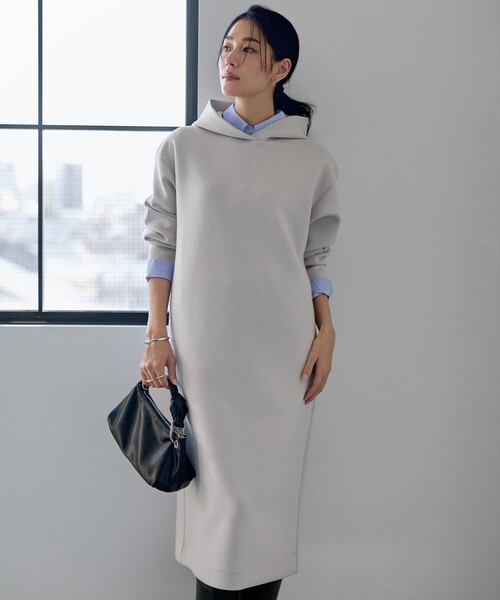 ICB(アイシービー)の「ソフトダンボール フーディ ワンピース(ワンピース・レディース・ライトイエロー系/ブラック系・X-SMALL/SMALL/MEDIUM)」の1枚目の写真