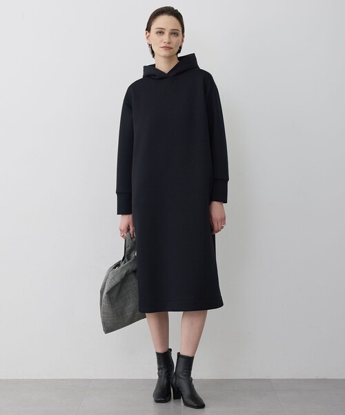 ICB(アイシービー)の「ソフトダンボール フーディ ワンピース(ワンピース・レディース・ライトイエロー系/ブラック系・X-SMALL/SMALL/MEDIUM)」の4枚目の写真