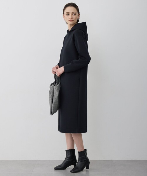 ICB(アイシービー)の「ソフトダンボール フーディ ワンピース(ワンピース・レディース・ライトイエロー系/ブラック系・X-SMALL/SMALL/MEDIUM)」の6枚目の写真