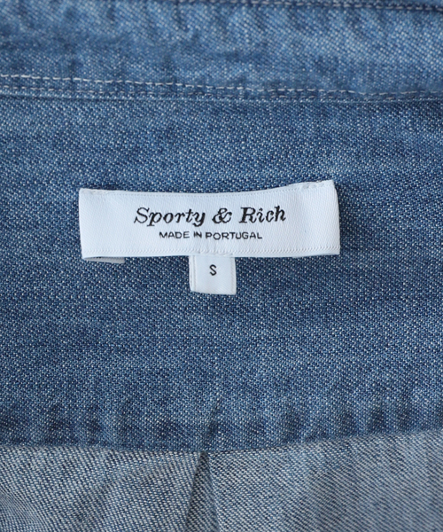 journal standard L'essage(ジャーナルスタンダードレサージュ)の「【SPORTY&RICH/スポーティアンドリッチ】NY Crest Oversized Denim Shirt(シャツ/ブラウス・レディース・ブルー・SMALL)」の4枚目の写真