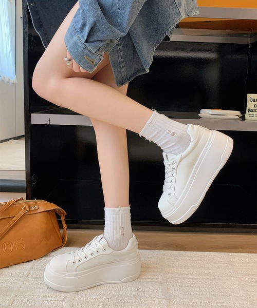 Lace Ladies(レースレディース)の「ソリッドカラー 厚底 レースアップ風 コート スニーカー(スニーカー・レディース・ホワイト・23cm/24cm/24.5cm/25cm/22.5cm/23.5cm)」の3枚目の写真