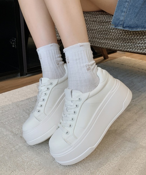 Lace Ladies(レースレディース)の「ソリッドカラー 厚底 レースアップ風 コート スニーカー(スニーカー・レディース・ホワイト・23cm/24cm/24.5cm/25cm/22.5cm/23.5cm)」の4枚目の写真