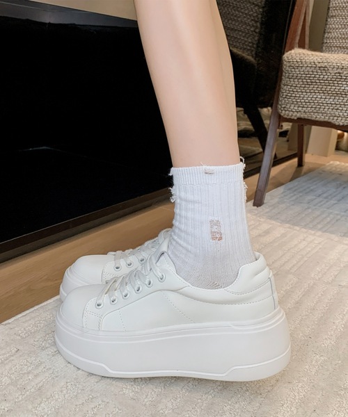 Lace Ladies(レースレディース)の「ソリッドカラー 厚底 レースアップ風 コート スニーカー(スニーカー・レディース・ホワイト・23cm/24cm/24.5cm/25cm/22.5cm/23.5cm)」の5枚目の写真