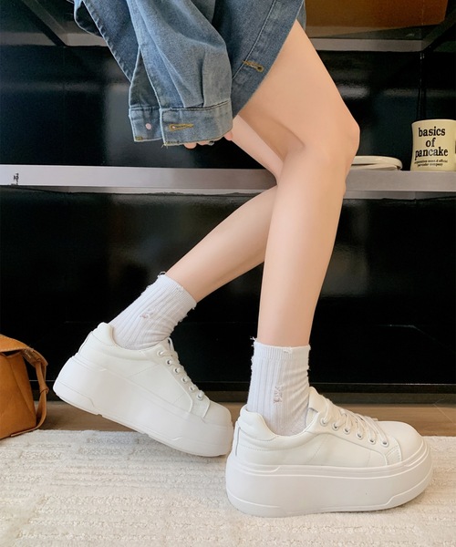 Lace Ladies(レースレディース)の「ソリッドカラー 厚底 レースアップ風 コート スニーカー(スニーカー・レディース・ホワイト・23cm/24cm/24.5cm/25cm/22.5cm/23.5cm)」の6枚目の写真