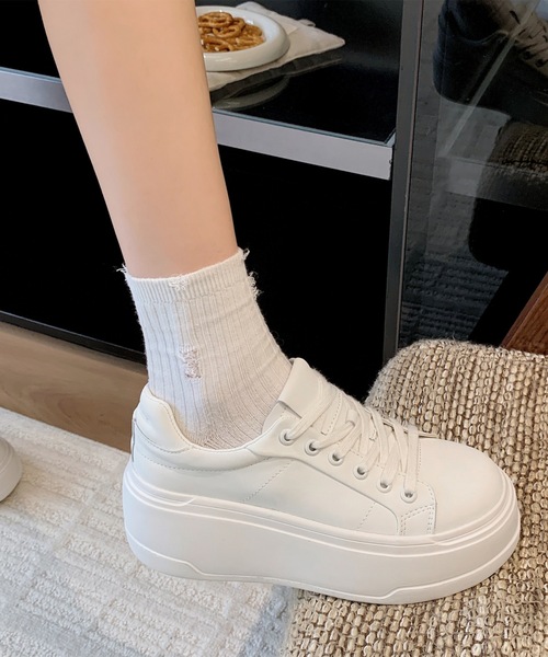 Lace Ladies(レースレディース)の「ソリッドカラー 厚底 レースアップ風 コート スニーカー(スニーカー・レディース・ホワイト・23cm/24cm/24.5cm/25cm/22.5cm/23.5cm)」の7枚目の写真