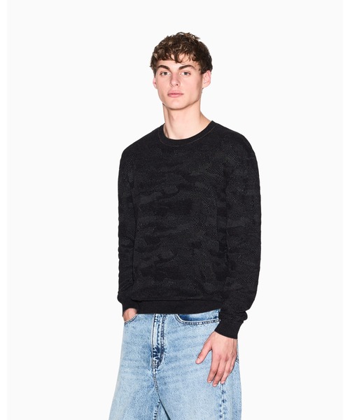 ARMANI EXCHANGE(アルマーニエクスチェンジ)の「【A|X アルマーニ エクスチェンジ】オールオーバージャカードカモフラージュ コットンニットプルオーバー(ニット/セーター・メンズ・ブラック・LARGE/SMALL/X-LARGE/X-SMALL/MEDIUM)」の1枚目の写真