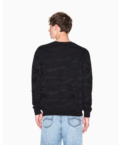 ARMANI EXCHANGE(アルマーニエクスチェンジ)の「【A|X アルマーニ エクスチェンジ】オールオーバージャカードカモフラージュ コットンニットプルオーバー(ニット/セーター・メンズ・ブラック・LARGE/SMALL/X-LARGE/X-SMALL/MEDIUM)」の2枚目の写真