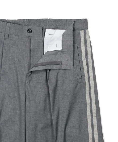The DUFFER of ST.GEORGE(ザダファーオブセントジョージ)の「【WEB限定アイテム】SIDE LINE EASY WIDE SLACKS:サイドライン イージー バギースラックス バギーパンツ(スラックス・メンズ・ブラック/グレー・LARGE/MEDIUM/SMALL/X-LARGE)」の12枚目の写真