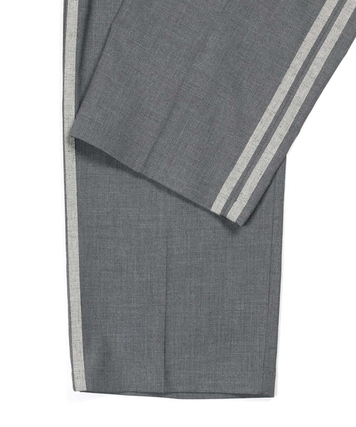 The DUFFER of ST.GEORGE(ザダファーオブセントジョージ)の「【WEB限定アイテム】SIDE LINE EASY WIDE SLACKS:サイドライン イージー バギースラックス バギーパンツ(スラックス・メンズ・ブラック/グレー・LARGE/MEDIUM/SMALL/X-LARGE)」の13枚目の写真