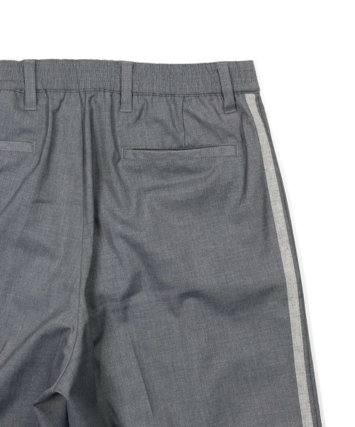 The DUFFER of ST.GEORGE(ザダファーオブセントジョージ)の「【WEB限定アイテム】SIDE LINE EASY WIDE SLACKS:サイドライン イージー バギースラックス バギーパンツ(スラックス・メンズ・ブラック/グレー・LARGE/MEDIUM/SMALL/X-LARGE)」の14枚目の写真