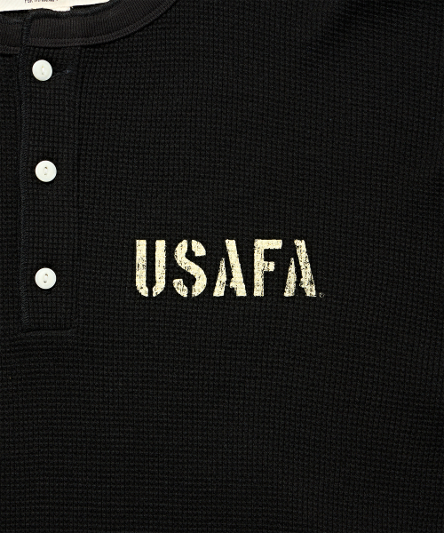 DISCUS ATHLETIC(ディスカス アスレチック)の「USAFAロゴワッフルヘンリーネックロングスリーブTシャツブラック(Tシャツ/カットソー・レディース・その他・MEDIUM/LARGE/X-LARGE)」の7枚目の写真