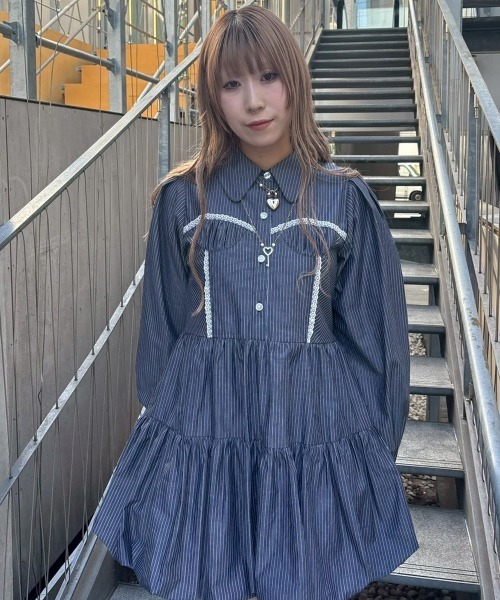 Candy Stripper（キャンディストリッパー）の「STRIPE ビスチェ ドレス（シャツワンピース・レディース・ブラック/ライトブルー/オフホワイト・FREE）」の20枚目の写真