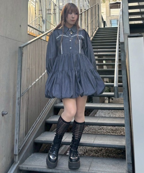 Candy Stripper（キャンディストリッパー）の「STRIPE ビスチェ ドレス（シャツワンピース・レディース・ブラック/ライトブルー/オフホワイト・FREE）」の21枚目の写真