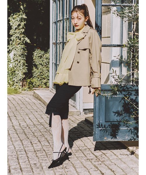 LILY BROWN（リリーブラウン）の「クラシックミドルトレンチコート（トレンチコート・レディース・グレイッシュベージュ/ベージュ/ネイビー・F）」の6枚目の写真