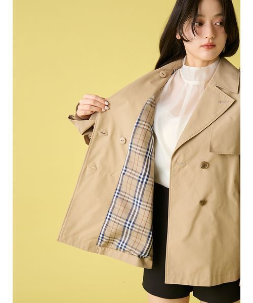 LILY BROWN（リリーブラウン）の「クラシックミドルトレンチコート（トレンチコート・レディース・グレイッシュベージュ/ベージュ/ネイビー・F）」の15枚目の写真