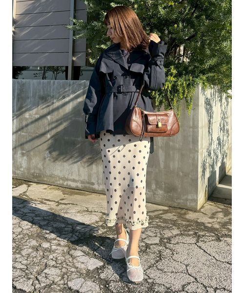 LILY BROWN（リリーブラウン）の「クラシックミドルトレンチコート（トレンチコート・レディース・グレイッシュベージュ/ベージュ/ネイビー・F）」の21枚目の写真