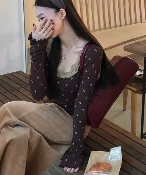 Achic(アシック)の「小花柄レーススクエアネックメロウロンT(Tシャツ/カットソー・レディース・ブラウン・M)」の17枚目の写真