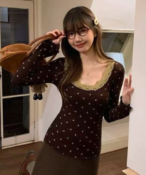 Achic(アシック)の「小花柄レーススクエアネックメロウロンT(Tシャツ/カットソー・レディース・ブラウン・M)」の20枚目の写真