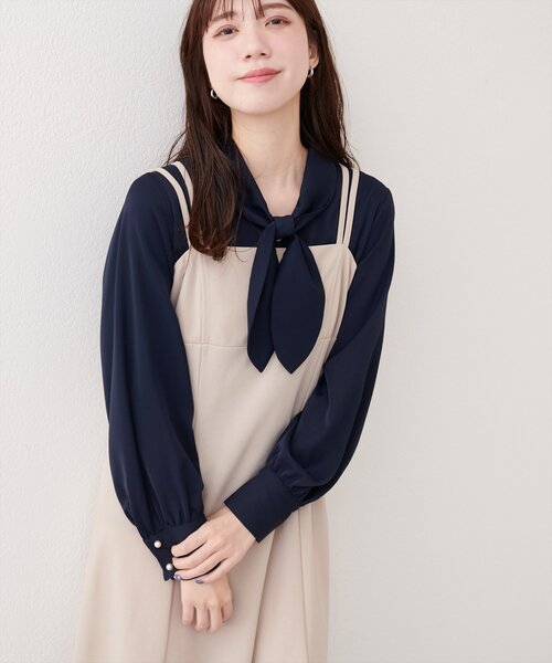 natural couture(ナチュラルクチュール)の「リボンタイパール釦ブラウス(シャツ/ブラウス・レディース・ネイビー/サックスブルー/ピンクベージュ/アイボリー/グレー・FREE)」の3枚目の写真