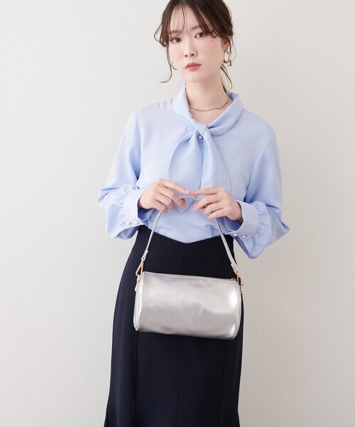 natural couture(ナチュラルクチュール)の「リボンタイパール釦ブラウス(シャツ/ブラウス・レディース・ネイビー/サックスブルー/ピンクベージュ/アイボリー/グレー・FREE)」の4枚目の写真