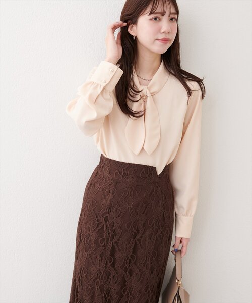 natural couture(ナチュラルクチュール)の「リボンタイパール釦ブラウス(シャツ/ブラウス・レディース・ネイビー/サックスブルー/ピンクベージュ/アイボリー/グレー・FREE)」の8枚目の写真