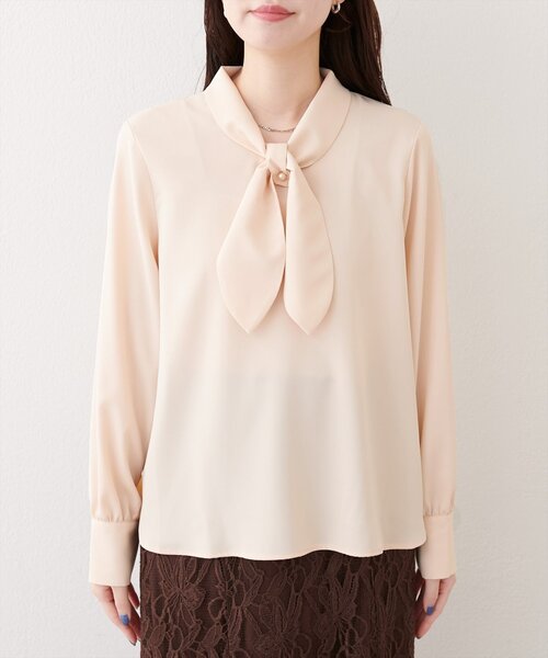 natural couture(ナチュラルクチュール)の「リボンタイパール釦ブラウス(シャツ/ブラウス・レディース・ネイビー/サックスブルー/ピンクベージュ/アイボリー/グレー・FREE)」の10枚目の写真