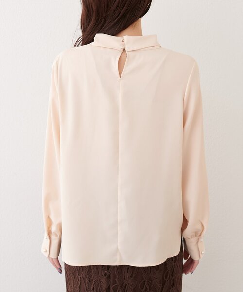 natural couture(ナチュラルクチュール)の「リボンタイパール釦ブラウス(シャツ/ブラウス・レディース・ネイビー/サックスブルー/ピンクベージュ/アイボリー/グレー・FREE)」の12枚目の写真