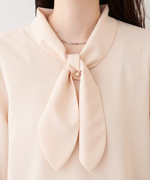 natural couture(ナチュラルクチュール)の「リボンタイパール釦ブラウス(シャツ/ブラウス・レディース・ネイビー/サックスブルー/ピンクベージュ/アイボリー/グレー・FREE)」の13枚目の写真