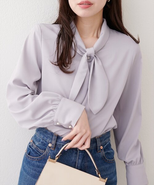 natural couture(ナチュラルクチュール)の「リボンタイパール釦ブラウス(シャツ/ブラウス・レディース・ネイビー/サックスブルー/ピンクベージュ/アイボリー/グレー・FREE)」の19枚目の写真