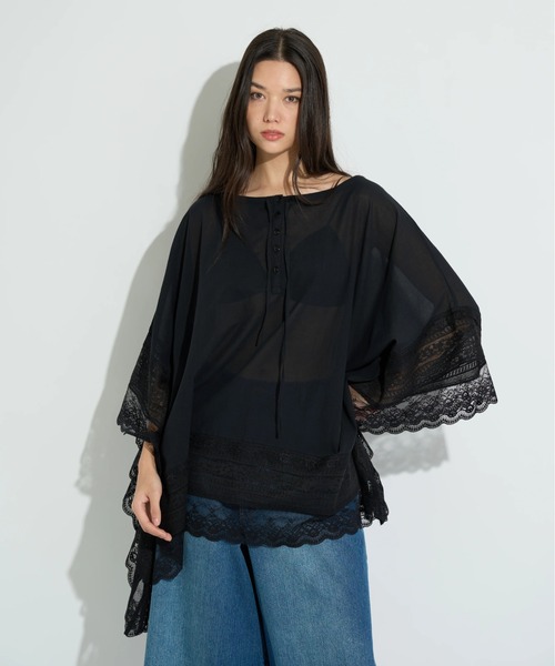 ANNA SUI NYC(アナ スイ エヌ ワイ シー)の「3WAY BOHO ポンチョ(シャツ/ブラウス・レディース・ラベンダー/ブラック/ホワイト・FREE)」の2枚目の写真