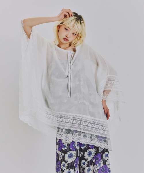 ANNA SUI NYC(アナ スイ エヌ ワイ シー)の「3WAY BOHO ポンチョ(シャツ/ブラウス・レディース・ラベンダー/ブラック/ホワイト・FREE)」の5枚目の写真