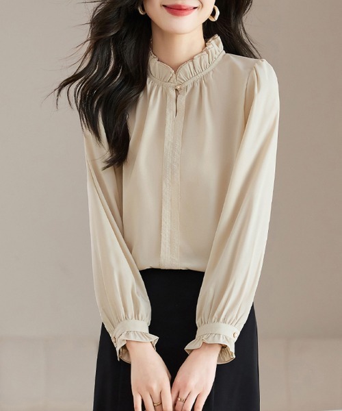 ONEP STAR(ワンピスター)の「ギャザースリーブハイネックブラウス(シャツ/ブラウス・レディース・ベージュ・MEDIUM/LARGE/X-LARGE)」の2枚目の写真