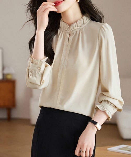 ONEP STAR(ワンピスター)の「ギャザースリーブハイネックブラウス(シャツ/ブラウス・レディース・ベージュ・MEDIUM/LARGE/X-LARGE)」の5枚目の写真