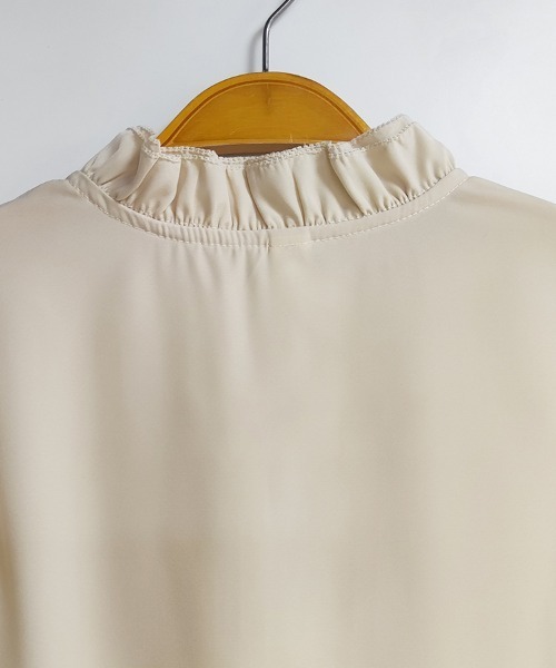 ONEP STAR(ワンピスター)の「ギャザースリーブハイネックブラウス(シャツ/ブラウス・レディース・ベージュ・MEDIUM/LARGE/X-LARGE)」の10枚目の写真