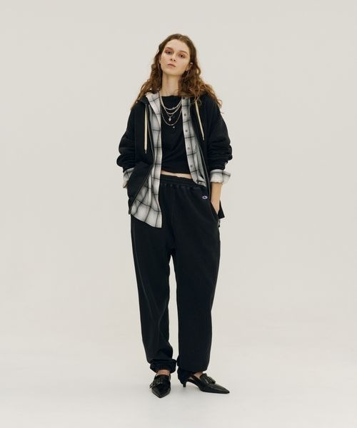 JEANASIS（ジーナシス）の「【Champion別注】インディゴブラックZIPパーカー/594295（パーカー・レディース・ブラック系その他・FREE）」の3枚目の写真