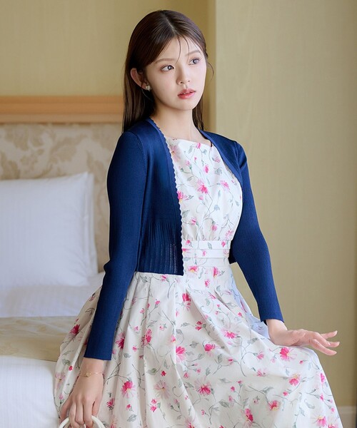 TOCCA(トッカ)の「EYELET AJISAI ボレロ(カーディガン/ボレロ・レディース・ネイビー系/アイボリー系/ピンク系/ライトグリーン系・MEDIUM/SMALL)」の5枚目の写真