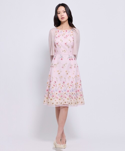 TOCCA(トッカ)の「EYELET AJISAI ボレロ(カーディガン/ボレロ・レディース・ネイビー系/アイボリー系/ピンク系/ライトグリーン系・MEDIUM/SMALL)」の9枚目の写真