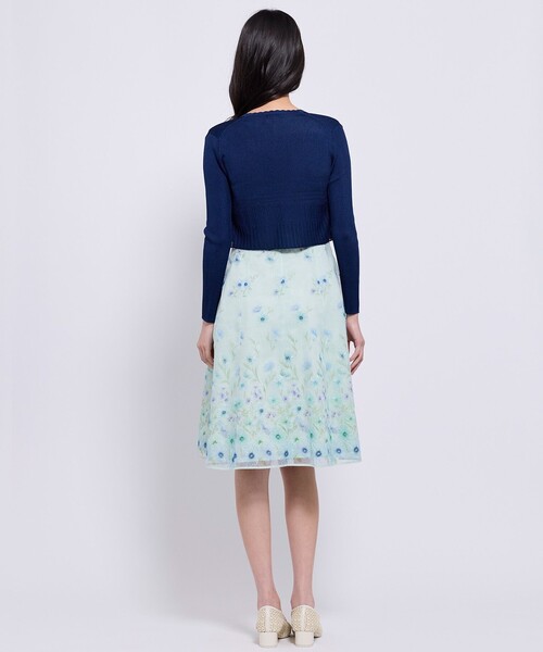 TOCCA(トッカ)の「EYELET AJISAI ボレロ(カーディガン/ボレロ・レディース・ネイビー系/アイボリー系/ピンク系/ライトグリーン系・MEDIUM/SMALL)」の14枚目の写真