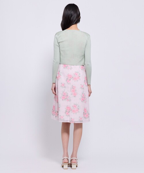 TOCCA(トッカ)の「EYELET AJISAI ボレロ(カーディガン/ボレロ・レディース・ネイビー系/アイボリー系/ピンク系/ライトグリーン系・MEDIUM/SMALL)」の17枚目の写真